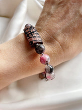 Load image into Gallery viewer, Rokassprādze ar Rodonītu, Obsidiānu, Kvarcu