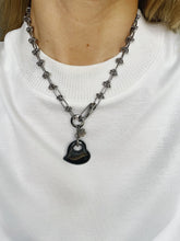 Load image into Gallery viewer, Kaklarota kulons ar Hematītu