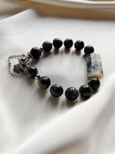 Load image into Gallery viewer, Rokassprādze ar Labradorītu, Opālu