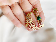 Load image into Gallery viewer, Piespraude ar Rodohrozītu, Malahītu