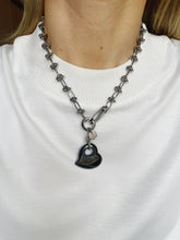 Load image into Gallery viewer, Kaklarota kulons ar Hematītu