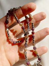 Load image into Gallery viewer, Kaklarota ar Rubīnu