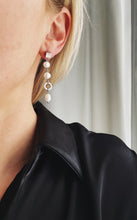 Load image into Gallery viewer, Asimetriski auskari ar Pērlēm