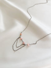 Load image into Gallery viewer, Kaklarota kulons ar Opālu