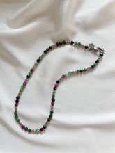 Load image into Gallery viewer, Kaklarota ar Rubīna Coizītu