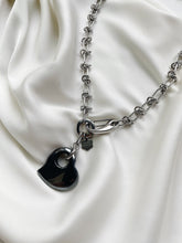 Load image into Gallery viewer, Kaklarota kulons ar Hematītu
