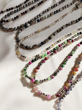 Load image into Gallery viewer, Kaklarota ar Rubīna Coizītu