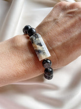 Load image into Gallery viewer, Rokassprādze ar Labradorītu, Opālu