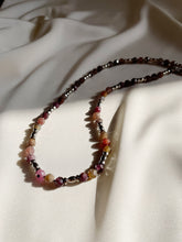 Load image into Gallery viewer, Kaklarota ar Rubīnu