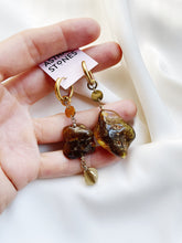 Load image into Gallery viewer, Asimetriski auskari ar Dzintaru