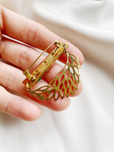 Load image into Gallery viewer, Piespraude ar Akmeņu MIX