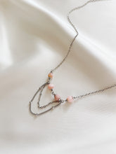 Load image into Gallery viewer, Kaklarota kulons ar Opālu