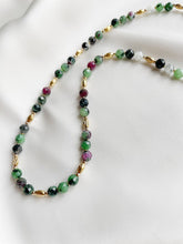 Load image into Gallery viewer, Kaklarota ar Rubīna Coizītu