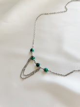 Load image into Gallery viewer, Kaklarota kulons ar Malahītu