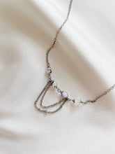 Load image into Gallery viewer, Kaklarota kulons ar Mēness akmeni