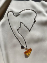 Load image into Gallery viewer, Kaklarota kulons ar Dzintaru