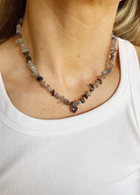 Load image into Gallery viewer, Kaklarota ar Labradorītu