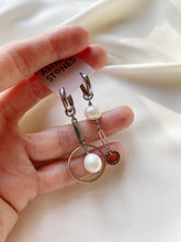 Load image into Gallery viewer, Asimetriski auskari ar Pērlēm