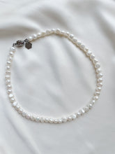 Load image into Gallery viewer, Kaklarota ar Pērlēm