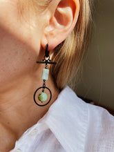 Load image into Gallery viewer, Asimetriski auskari ar Hrizoprazu