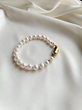 Load image into Gallery viewer, Rokassprādze ar Pērlēm