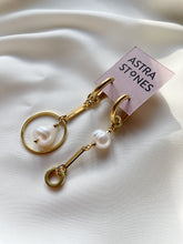 Load image into Gallery viewer, Asimetriski auskari ar Pērlēm