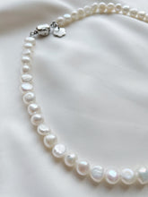 Load image into Gallery viewer, Kaklarota ar Pērlēm