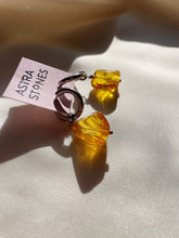 Load image into Gallery viewer, Auskari ar Dzintaru