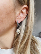 Load image into Gallery viewer, Auskari ar Opālu