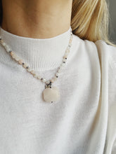 Load image into Gallery viewer, Kaklarota kulons ar Avanturīnu