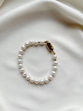 Load image into Gallery viewer, Rokassprādze ar Pērlēm