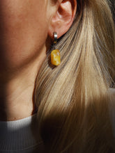 Load image into Gallery viewer, Auskari ar Dzintaru