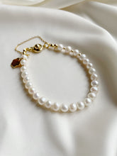 Load image into Gallery viewer, Rokassprādze ar Pērlēm