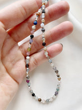 Load image into Gallery viewer, Kaklarota ar Akmeņu Mix