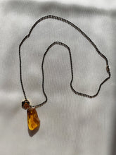 Load image into Gallery viewer, Kaklarota kulons ar Dzintaru