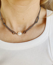 Load image into Gallery viewer, Kaklarota kulons ar Pērlēm