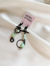 Load image into Gallery viewer, Asimetriski auskari ar Hrizoprazu