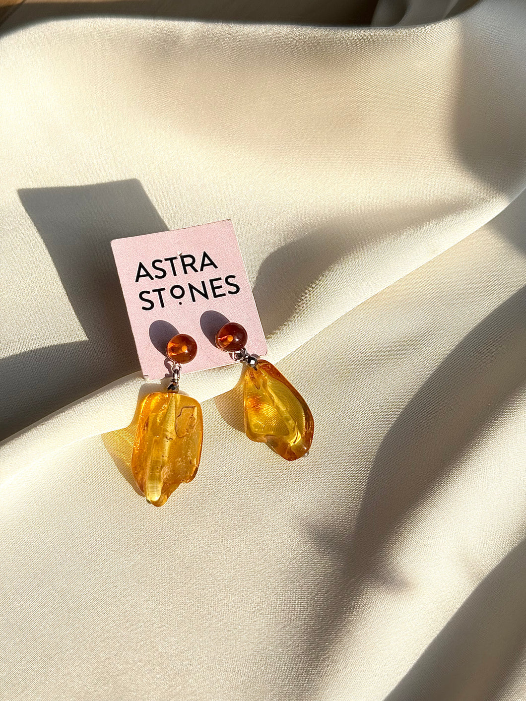 Auskari ar Dzintaru