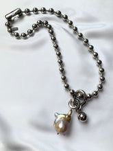 Load image into Gallery viewer, Kaklarota kulons ar Pērlēm
