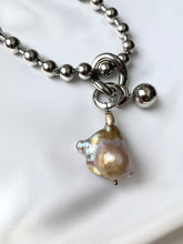 Load image into Gallery viewer, Kaklarota kulons ar Pērlēm
