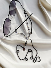 Load image into Gallery viewer, Briļļu ķēdīte ar Pērlēm, Jolītu
