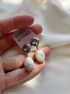 Auskari ar Opālu